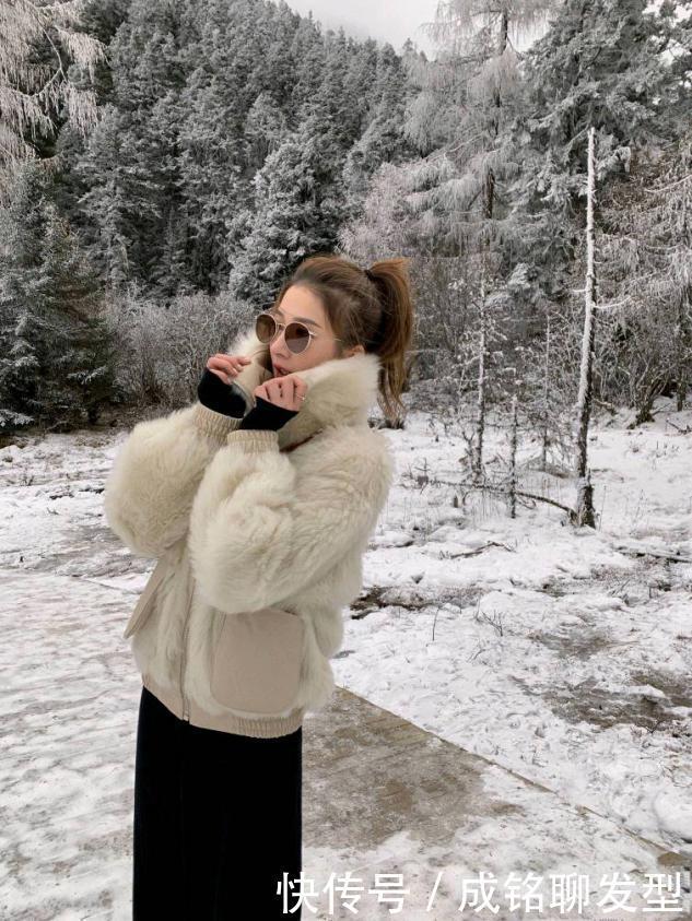 女人的冬装怎么少得了皮草,学会时尚博主的搭配,保暖有限贵气