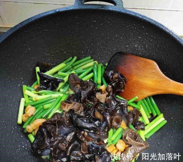 中薪|清明将至,遇到这菜一买就是3斤,从不手软,增强免疫力,身体好!