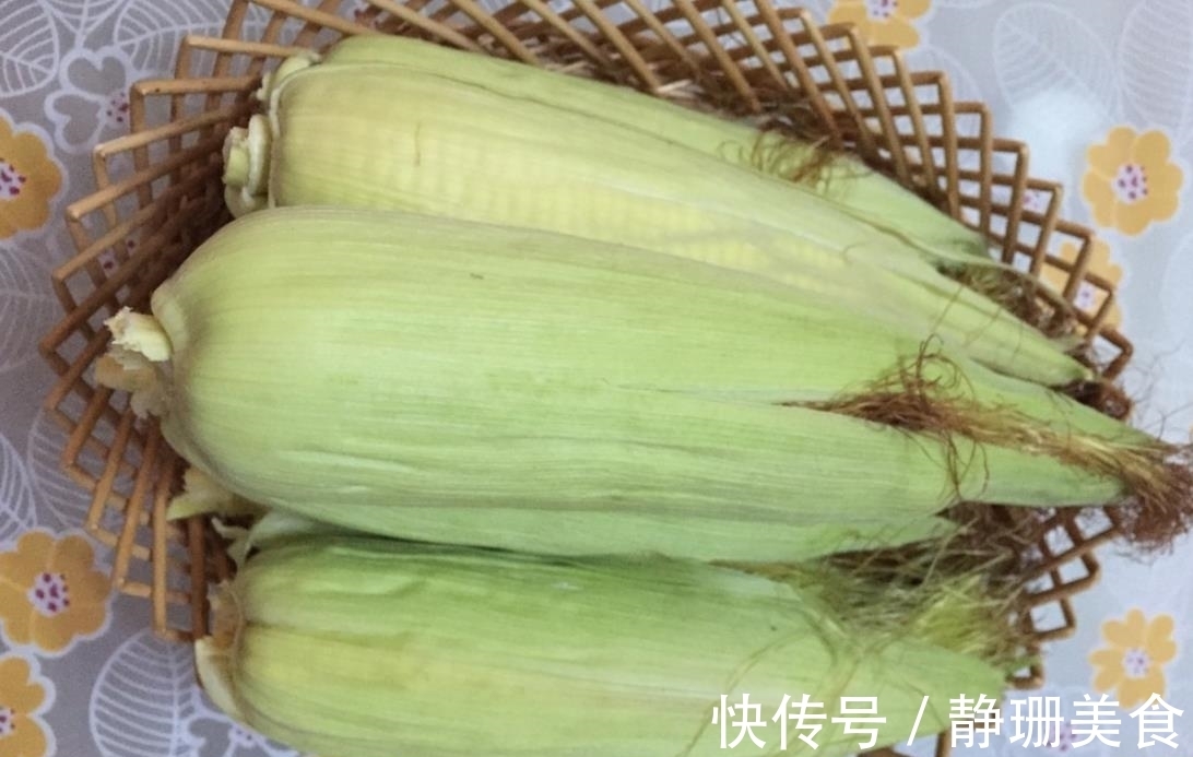 做法|玉米生着冻还是煮熟冻？这才是正确做法，放上一年都不干瘪很新鲜