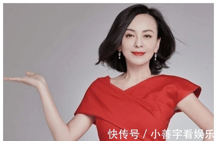 王琳在节目中下跪，惹全场变脸，雪姨一点都不“雪姨”