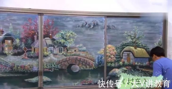 板书&各科老师手绘黑板，美术老师常规操作，数学老师：把头倒过来看