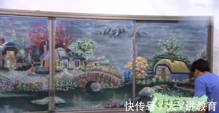 板书&各科老师手绘黑板,美术老师常规操作,数学老师:把头倒过来看