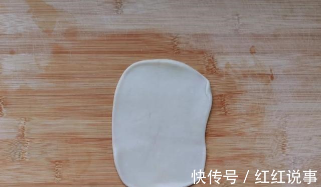 酥皮月饼|中秋来点不一样的,五彩月饼颜值高,酥软不腻味道好!