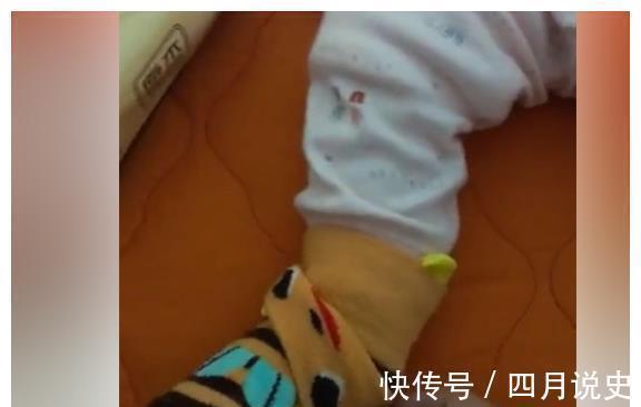宝宝|妈妈怕宝宝受凉,让爸爸给他穿上袜子,看到宝宝的脚,妈妈无语了