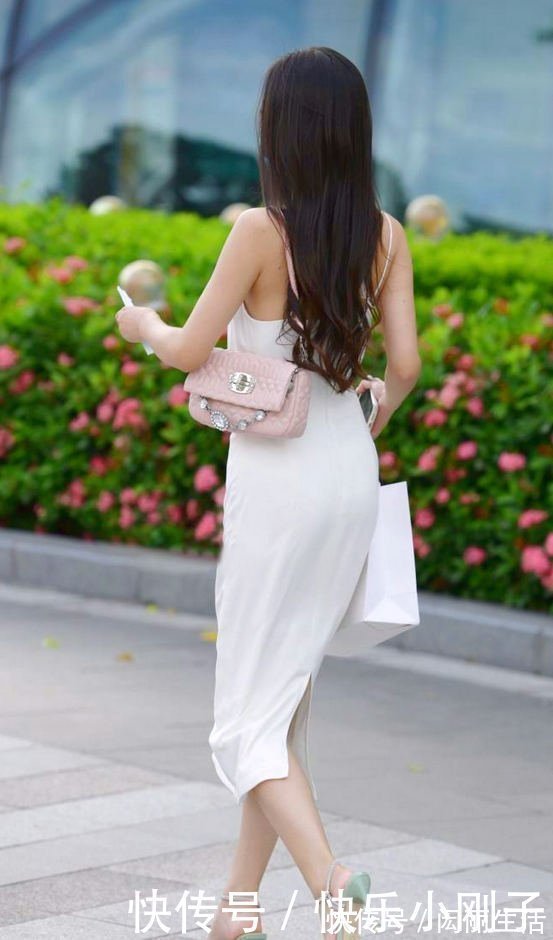 吊带长裙|白色吊带长裙，简约时尚又有魅力，女人味十足