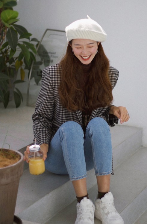 小白鞋|秋冬格纹西装怎么穿?4套直接套用的穿搭模板,不光养眼还很时髦