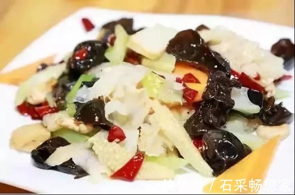 番茄牛尾汤|美食推荐芹菜炒肉丝、泡椒猪手、番茄牛尾汤、草堂八素的做法