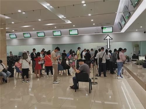 德阳|钢铁般意志的德阳打工人，在五洲广场打工比在汇通大厦更尊贵？