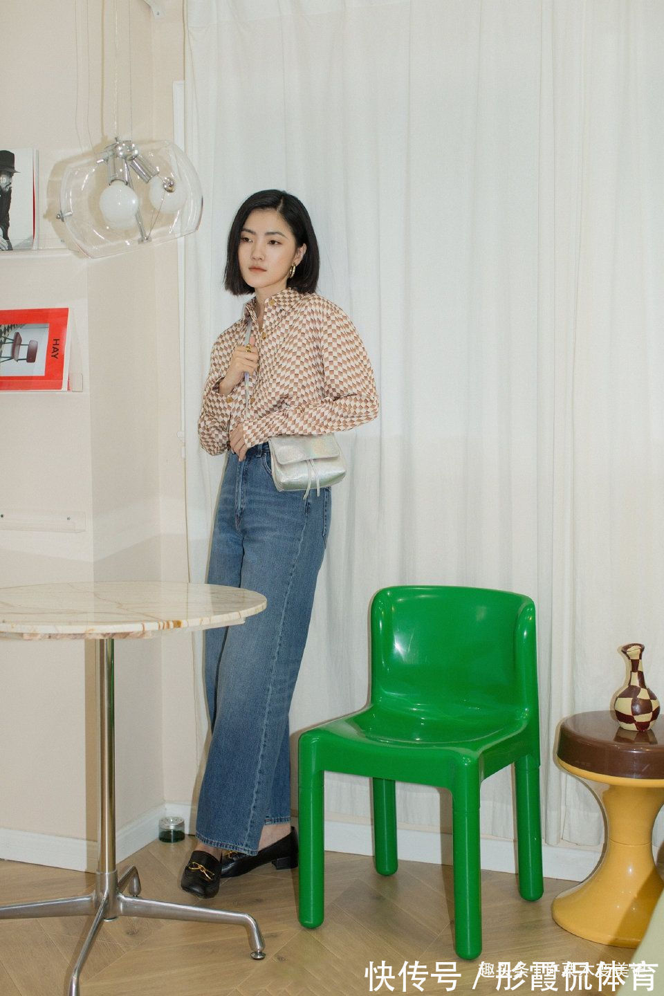 裸靴 女人过了48岁,少穿运动鞋吧,太土!试试这3双,真美