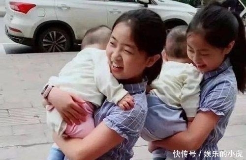双胞胎|头胎双胞胎女儿,二胎双胞胎儿子,出门姐姐抱弟弟,路人羡慕围观