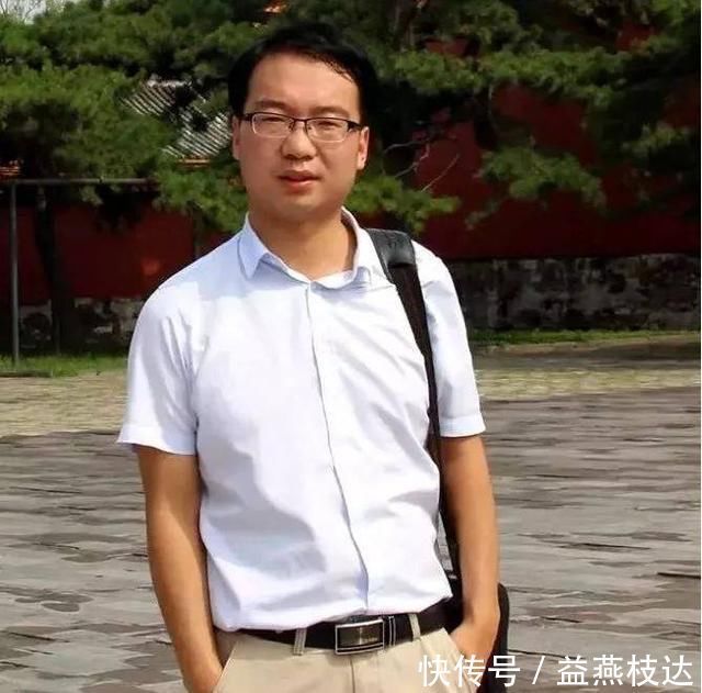 大厦杯$80后小伙获首届“书法大厦杯”特等奖,奖50万,12届国展连中二元