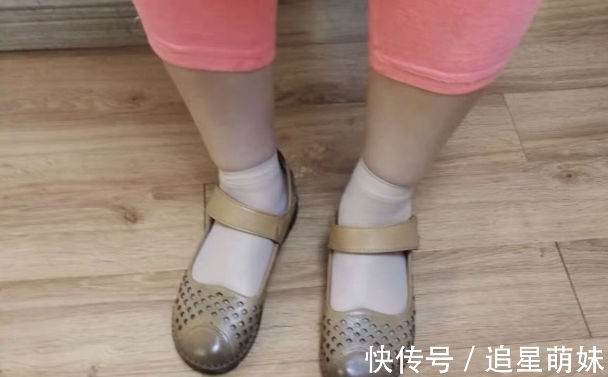 拖鞋 40岁女性夏季选鞋不要盲目追时髦,流行的鞋也“丑”!