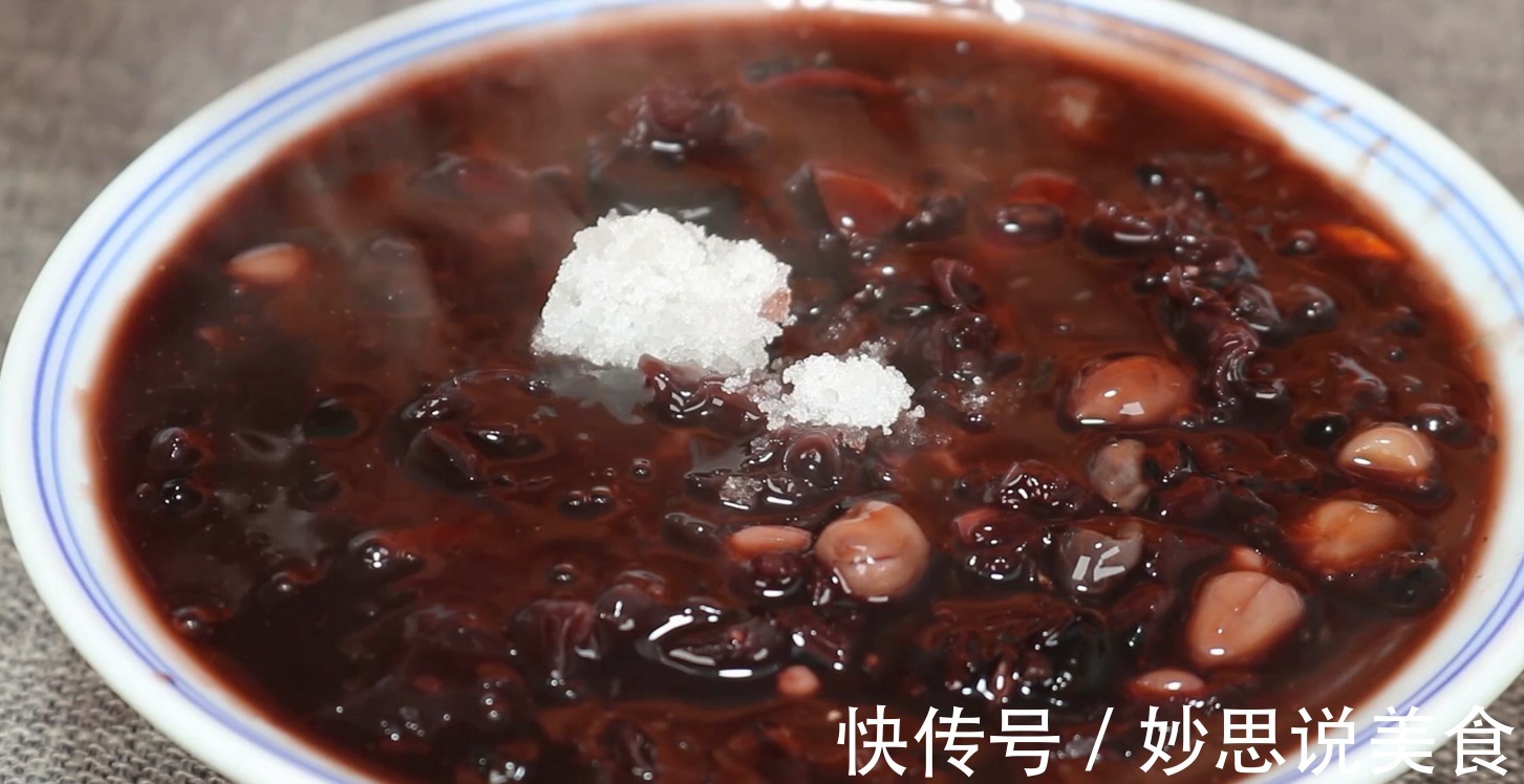 7天头发变得乌黑光亮，教你几种食材这样搭配，便宜又实用