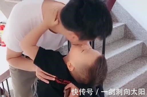 奶爸|“操碎心宝宝”每天送奶爸上班火了,为了这个家也是付出了太多!