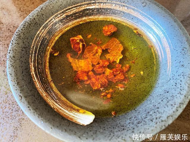 做饭|电饭煲除了做饭,还有妙用,用电饭煲做盐焗鸡,好吃又简单