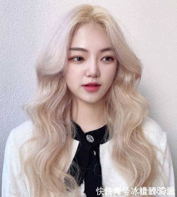 一朵云 烫发推荐轻飘飘的云朵卷,松软的自然线条不管短发、长发都能烫!