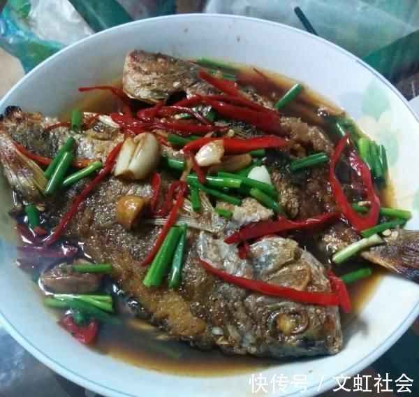 煎鱼时，不要放油后就着急下锅多加“这一步”，不破皮，不粘锅