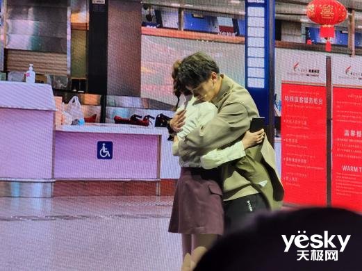 ultr“白天不懂夜的黑” 三星Galaxy S22 Ultra:我却更懂夜的美