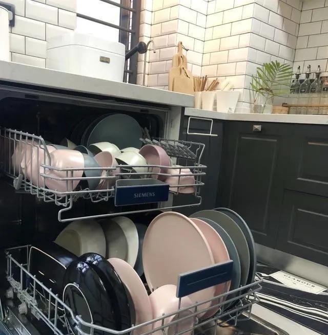 布置|同样是小厨房,瞧瞧人家会布置的,我怎么就没想到呢,活该不好用