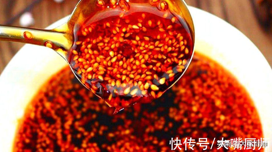 炸辣椒油，最忌直接泼油，教你2个技巧，香辣不发苦，拌啥都好吃