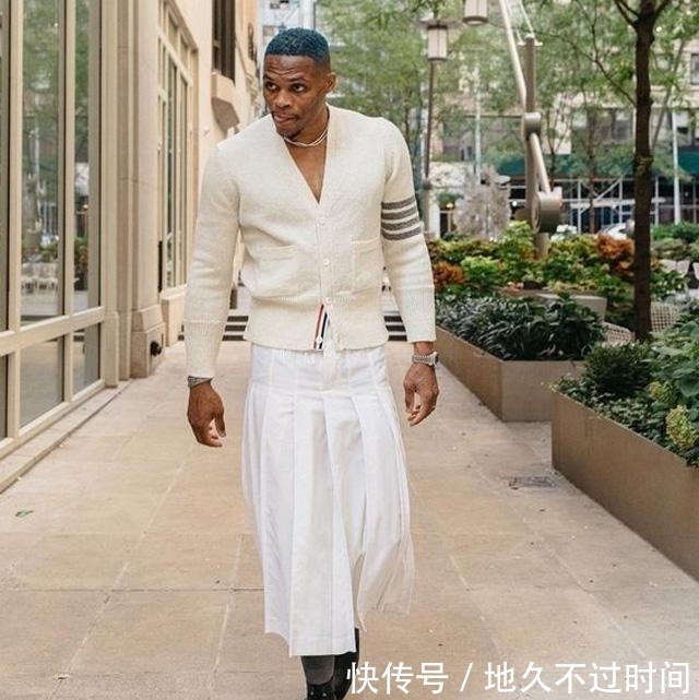 威少|威少又现奇葩穿搭!面罩只露眼像“忍者神龟”,曾穿XXXXXL羽绒服