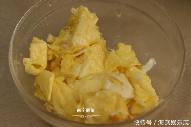 把方便面|好吃到哭的方便面做法,口感丰富营养足,做上一锅都不够吃