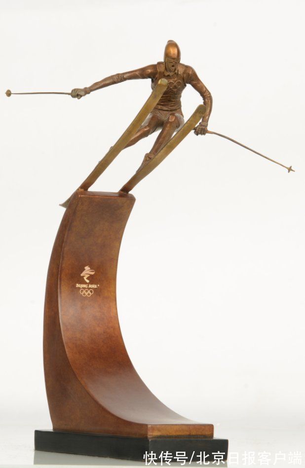 童年记忆@《腾飞》等五件铜雕入选北京冬奥特许商品，主创谈幕后故事