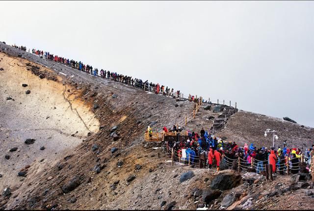 东北最美的湖泊，被16座山峰环绕，还是中国最大火山湖！