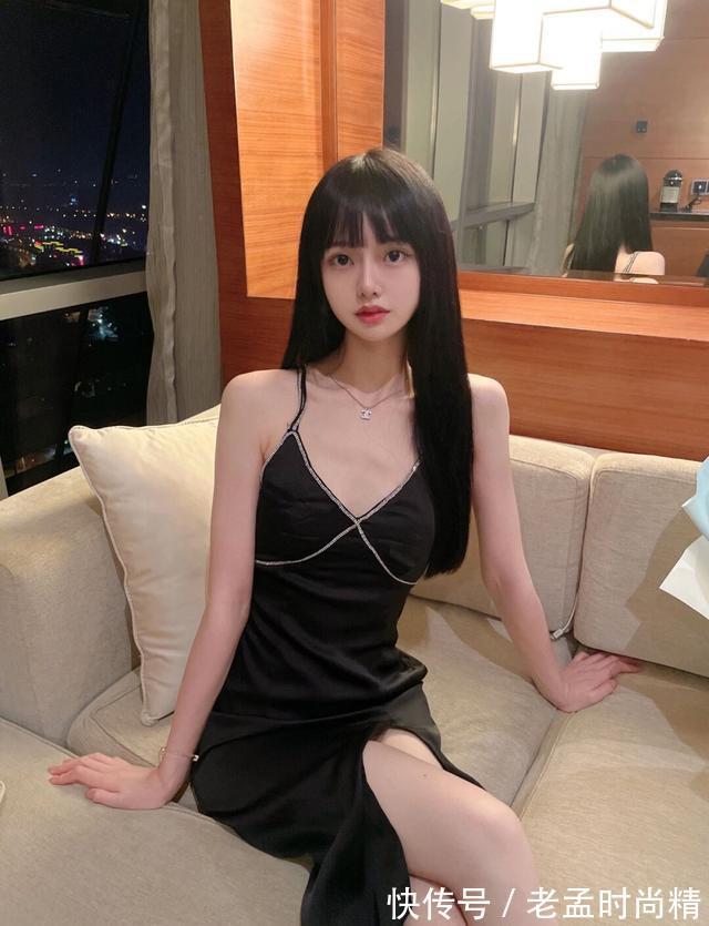 嘴唇|大眼睛厚嘴唇长相干净的美女,格外漂亮,简单穿搭就很吸引人