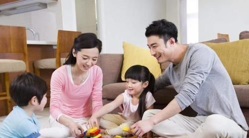 家庭|妈妈若是这种家庭地位,孩子将来更容易出人头地,父母不妨对照下