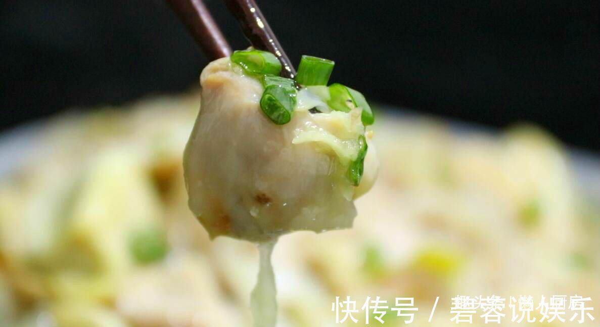 用烤箱做的纸包葱油鸡，比红烧鸡还香，做法太简单了