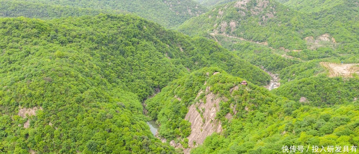 河南大别山中藏着一座峡谷，潭水清澈无污染，当地还传承非遗文化