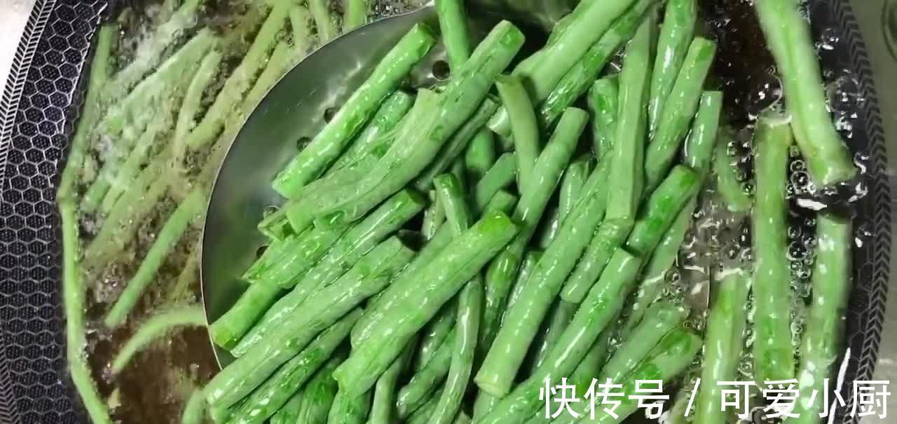 豆角烧茄子，教你个小技巧，不仅不油腻还非常入味，油温是重点！