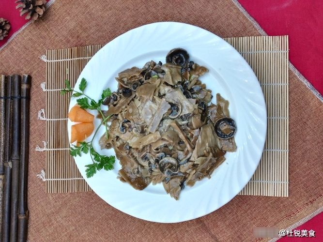 过年团聚很应景的一道菜,两种食材相逢,跨越了万水千山