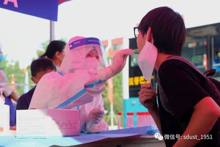 志愿者|山东科技大学迎来新生!志愿者前来接站,萌新一下车就能感受温暖