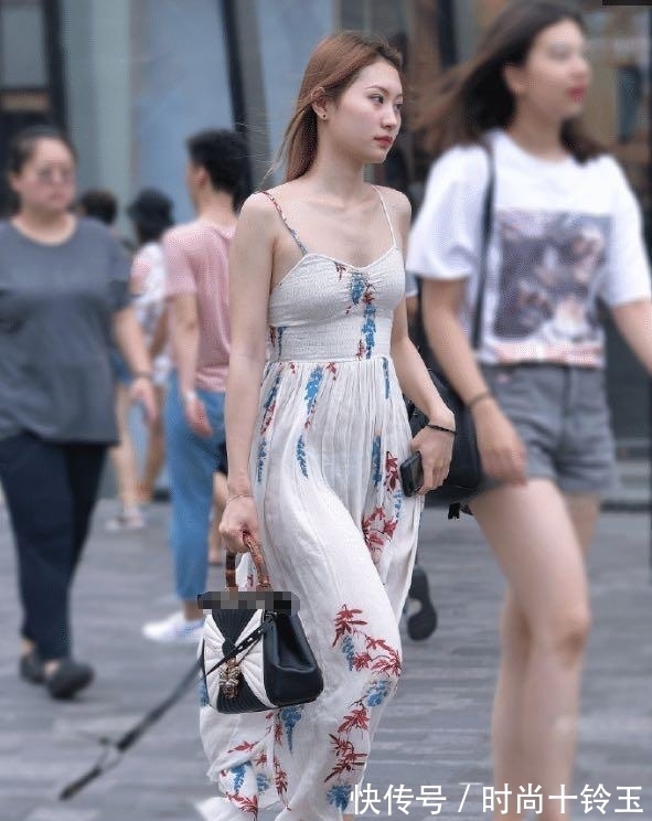 标准|姐姐是标准的淑女,这气质真的是太绝了,人群中真显眼