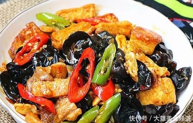 春天多吃豆腐,炒一大盘也就几块钱,解馋下饭有营养,减脂又补钙