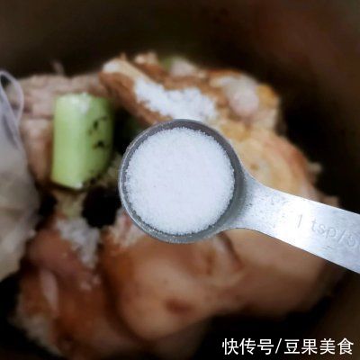 卤猪棒骨好吃下饭的小秘诀，快快学起来