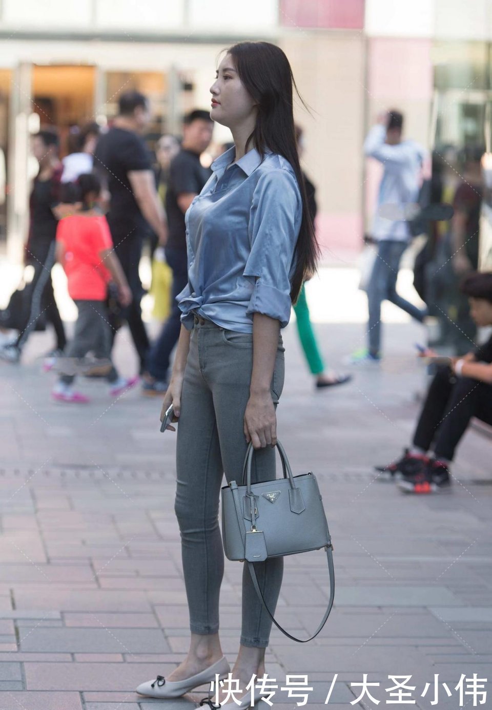 颜值|美女街拍:这才是真正的气质女神,光是看颜值,估计就会有很多人追求她吧