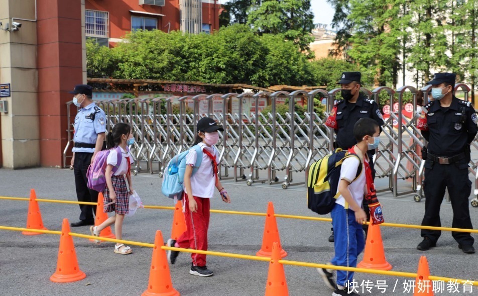 学习习惯|学生作文《爸爸的脚臭》，味道从文字里流露出来，网友说不招蚊子