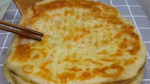 烙饼怎么做才好吃？和面这一步做好，烙饼柔软又筋道，凉了都不硬