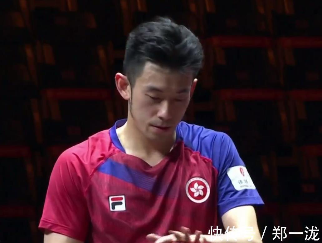 世界排名|挥拳怒吼+击掌父亲!张本智和3-1挺进四强,赛后用日语表达开心