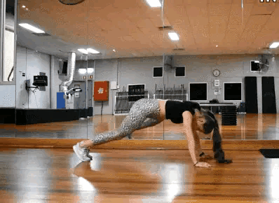 巴西|巴西泳装模特，健身练出令人羡慕的妖艳身材，成功斩获亚马逊小姐