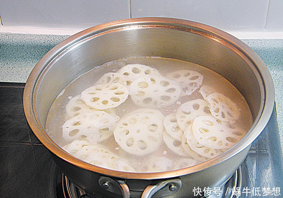 藕片|藕片凉拌正当时,配上干辣椒爆香,够味!