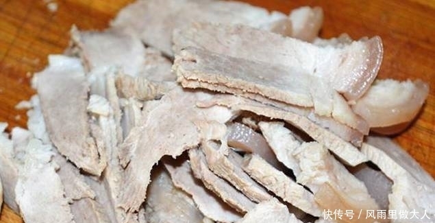 简简单单的一个小菜,一端上桌就被抢光了