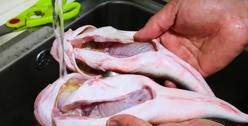 炖鱼汤|秋天,有钱没钱,多吃此鱼,刺少肉多还便宜,炖汤喝营养高又鲜美