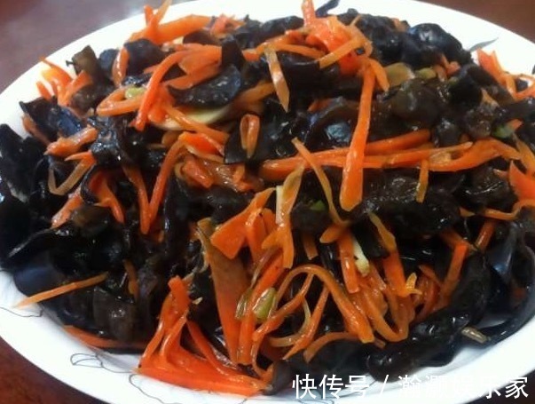 美容养颜|黑木耳和此物一起炒,子宫越来越干净,血管不堵塞,皮肤也细腻了
