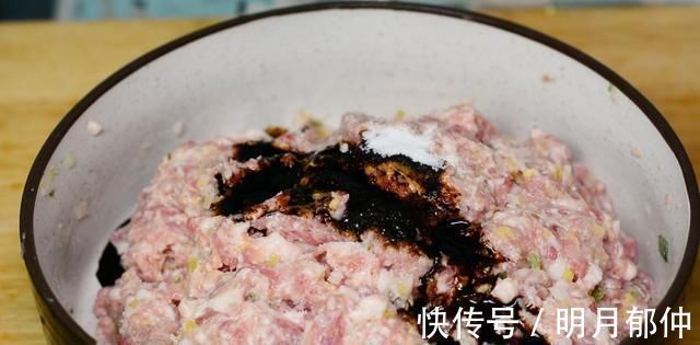 不要只是加水拌饺子馅,教你正确的方法,学会再也不去餐馆了