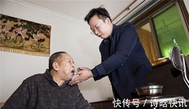 将进酒$他当年以状元身份入清华,被人们称为天才少年,后却在小区当保安