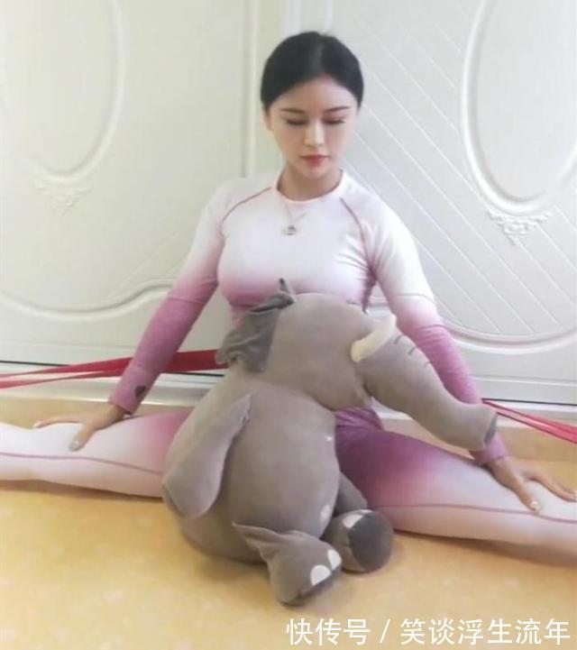 双脚|妙龄少女健身过程，看到照片惹网友吐槽：活得还不如一只公仔